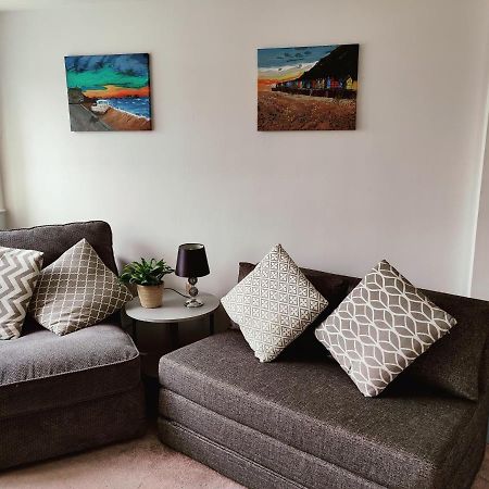 *Close To Beach* One Bedroom Suite With Parking أوفرستراند المظهر الخارجي الصورة